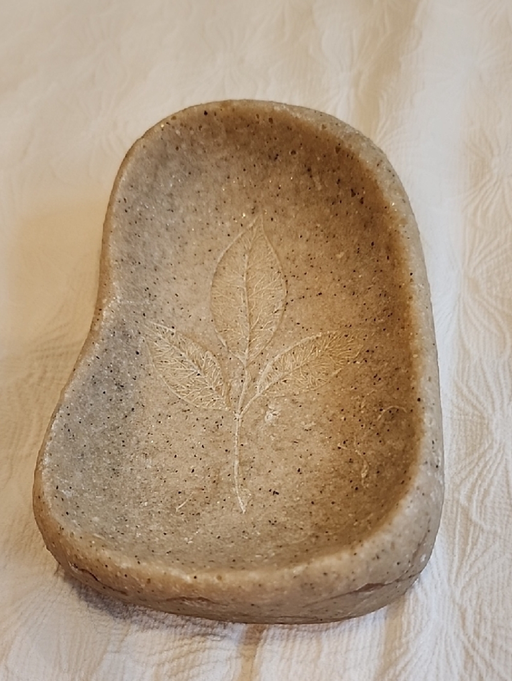 Sand Stone Leaf Soap Dish in Beige